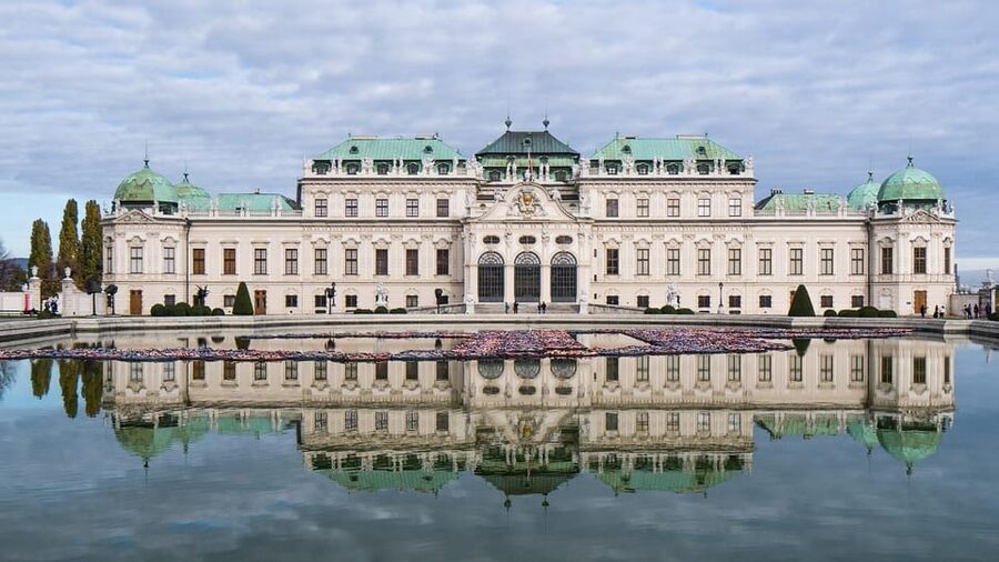 3 hour private tour in Vienna by private car - Guide language and communication