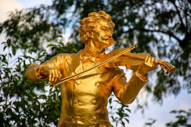 3 hour private tour in Vienna with private car - Belvedere gardens and a final palace view