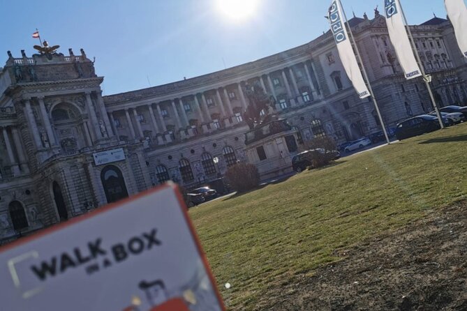 A box for a romantic walk in the city center of Vienna - Burggarten and the imperial setting