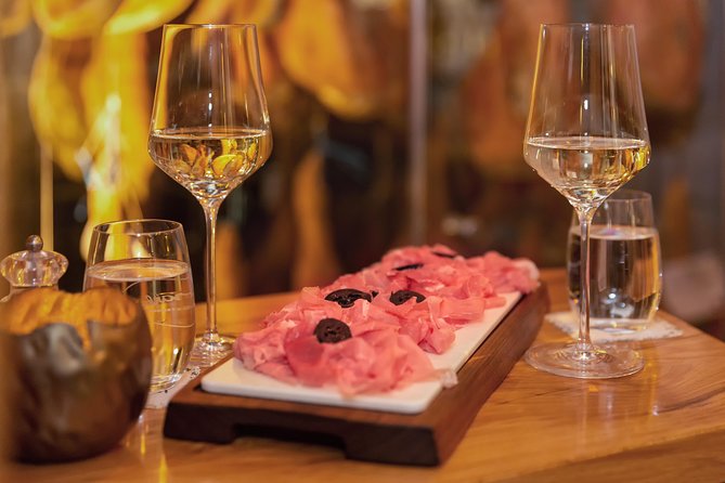 Best of Food Tour Vienna - Starting with Viennese bread
