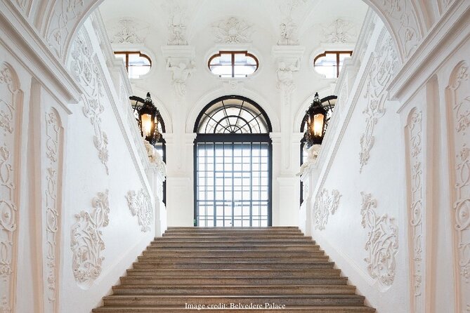 Christmas at Belvedere: 3hr Private Tour of Upper Palace & Market - Why the private guide matters