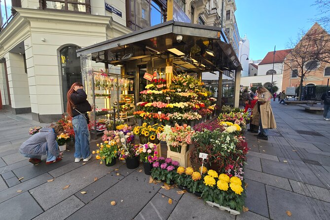 Christmas Markets & Shopping in Vienna - Graben and Kohlmarkt, Vienna’s polished shopping center