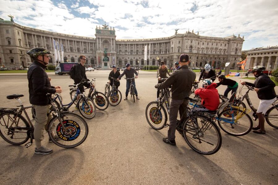 Classic Vienna: 3-Hour Guided Bike Tour - Ringstraße: Opera, Parliament, Burgtheater, and Rathaus