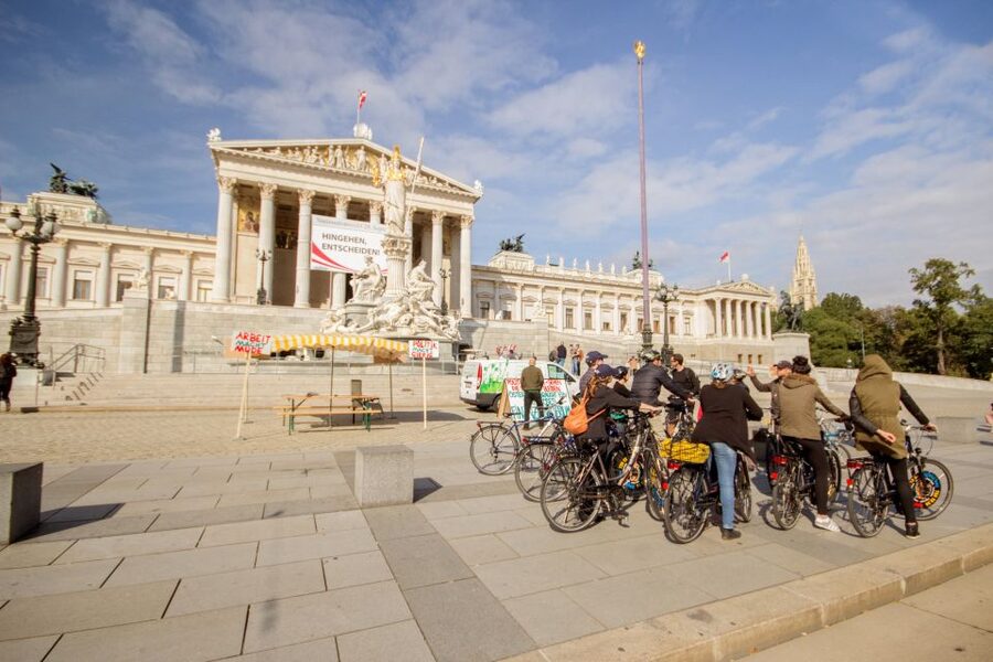 Classic Vienna: 3-Hour Guided Bike Tour - Hundertwasserhaus and Vienna beyond the palaces
