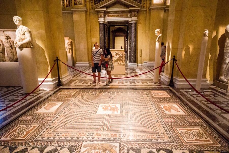 Combo Ticket: Kunsthistorisches Museum & Imperial Treasury - The Cupola Hall makes a useful pause