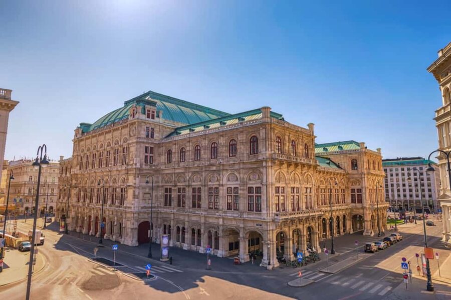 Discover 10 Things To Do in Vienna - Ultimate Walking Tour - A close look at the Spanish Riding School