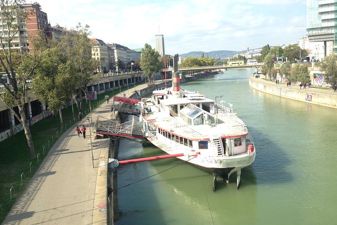 eBike Vienna 90min guided tour - use ebike for the whole day - Seeing Vienna from the Ringstraße