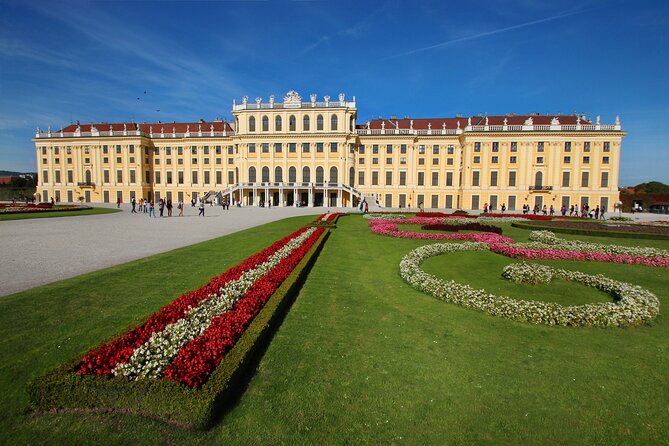 Exciting history tour and discovery of Vienna's secrets - Hofburg Palace and the stories behind power