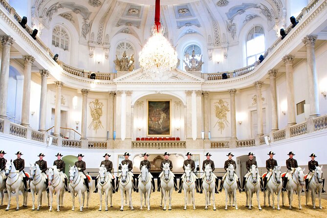 Exciting history tour and discovery of Vienna's secrets - Schottenstift and the quieter side of the center