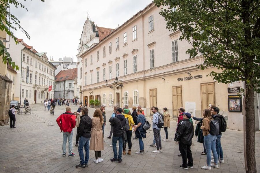From Vienna: Bratislava Day Trip - Three hours to eat, browse, and follow your own plan