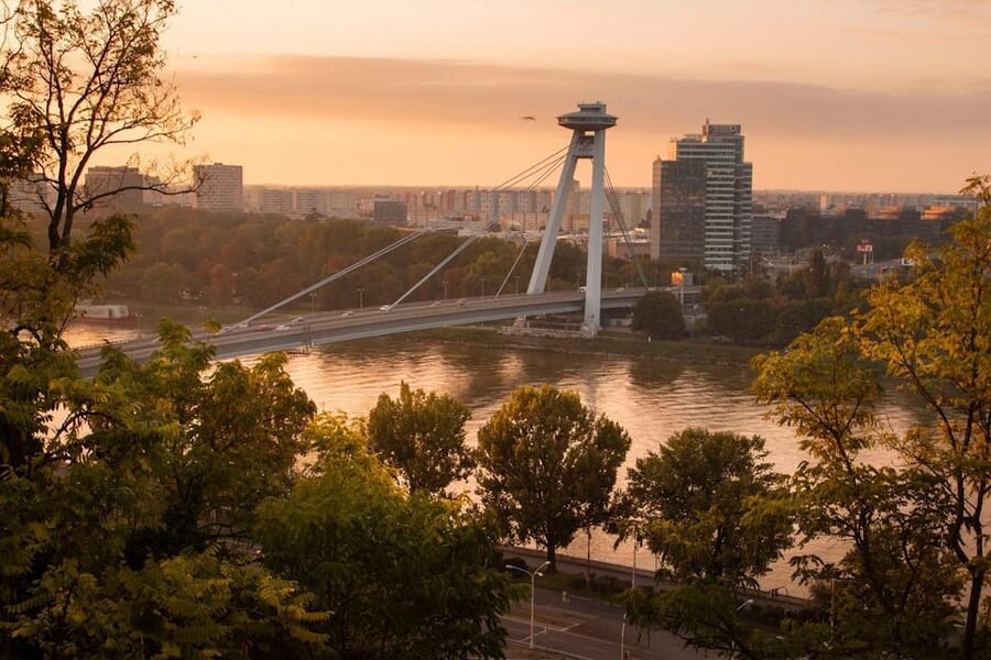 From Vienna: Bratislava with Local Guide, Castle & UFO Views - A 90-minute lunch break with room for local food
