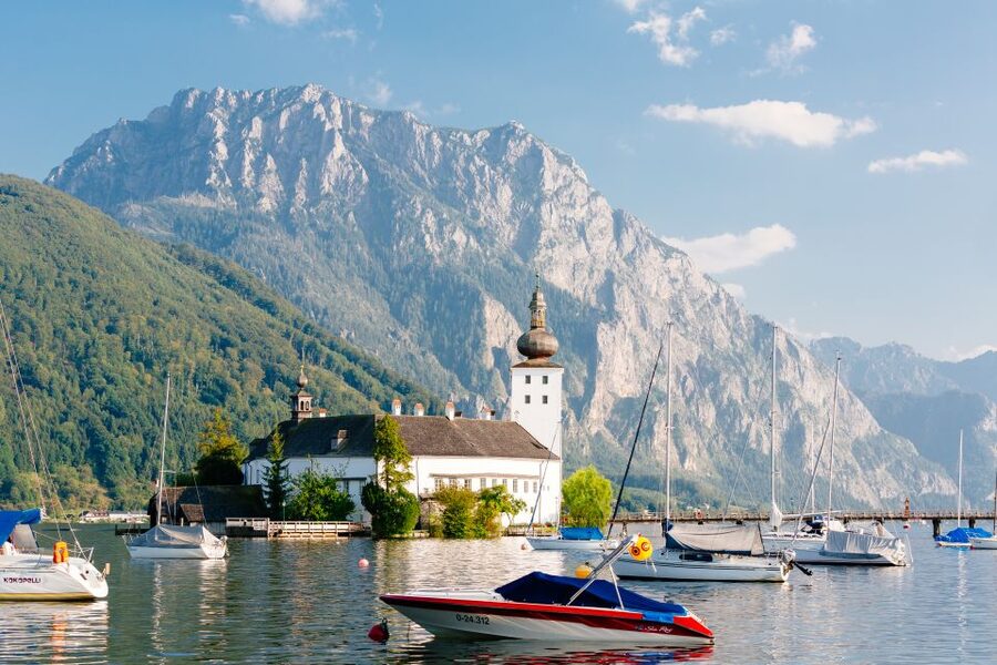 From Vienna: Full Day Trip to Hallstatt and Salzkammergut - Why this long day from Vienna is worth considering