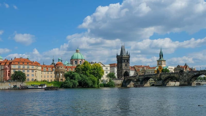 From Vienna: Full-Day Trip to Prague - What the guiding may actually be like