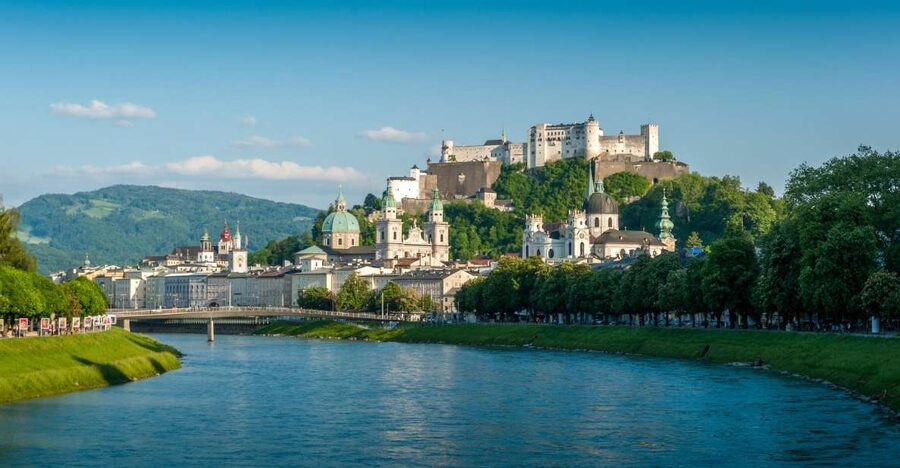 From Vienna: Guided Day Trip to Salzburg - Mondsee gives you 20 minutes for photographs