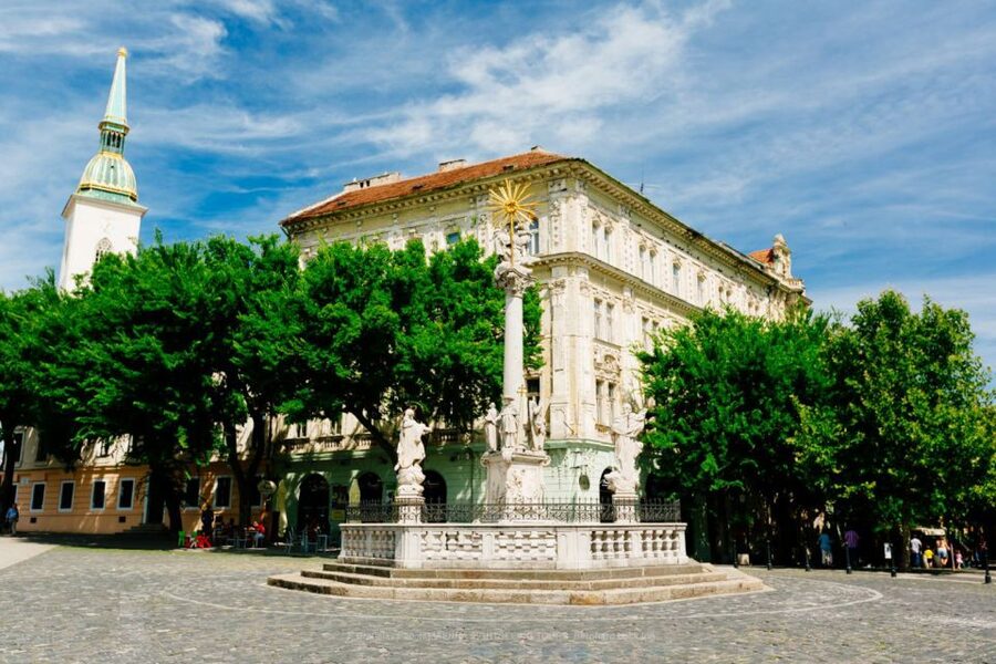 From Vienna: Guided Tour to Bratislava with Speed Boat Ride - A first walk through Bratislava’s old town