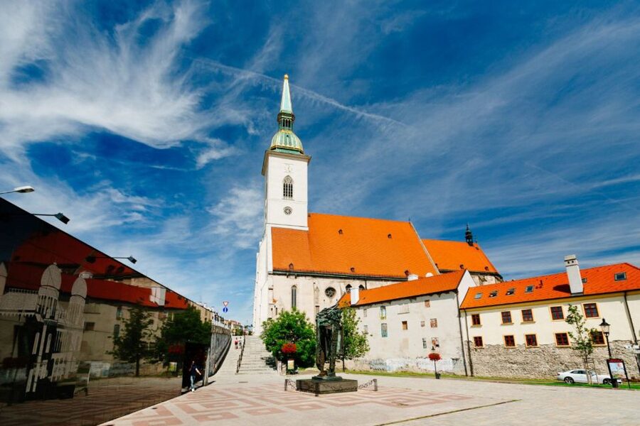 From Vienna: Guided Tour to Bratislava with Speed Boat Ride - Finding the Danube departure point