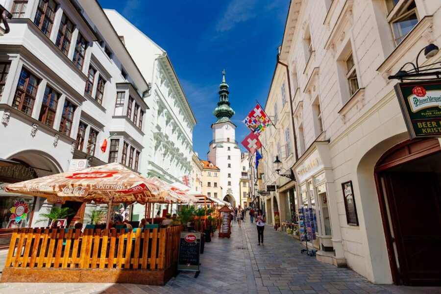 From Vienna: Guided Tour to Bratislava with Speed Boat Ride - Returning to Vienna by Twin City Liner