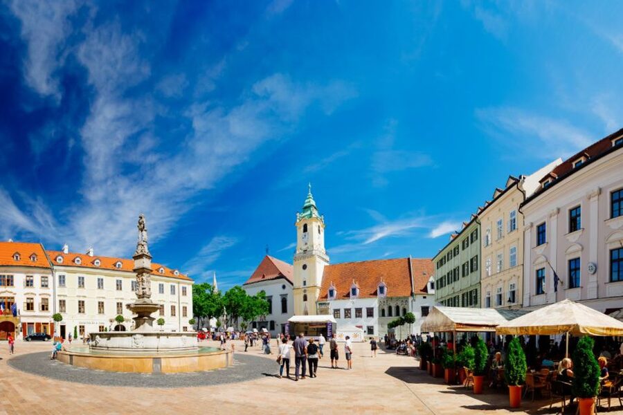 From Vienna: Guided Tour to Bratislava with Speed Boat Ride - The balance between structure and freedom