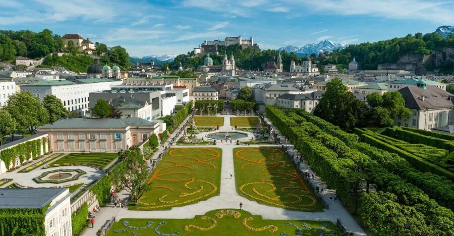 From Vienna: Salzburg and Alpine Lakes Full-Day Trip - The road from Vienna to the Salzkammergut