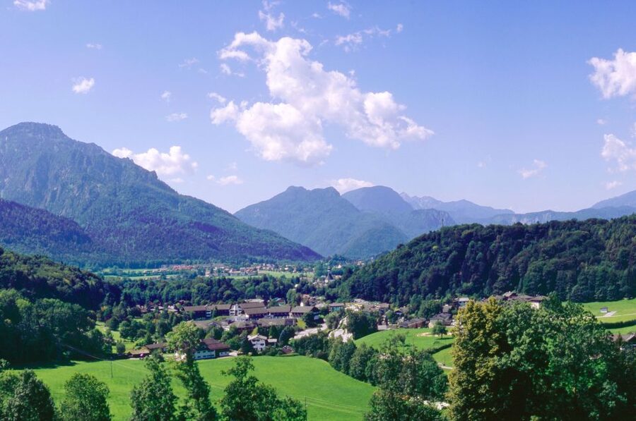 From Vienna: Salzburg and Alpine Lakes Full-Day Trip - Wolfgangsee and the Salzkammergut views