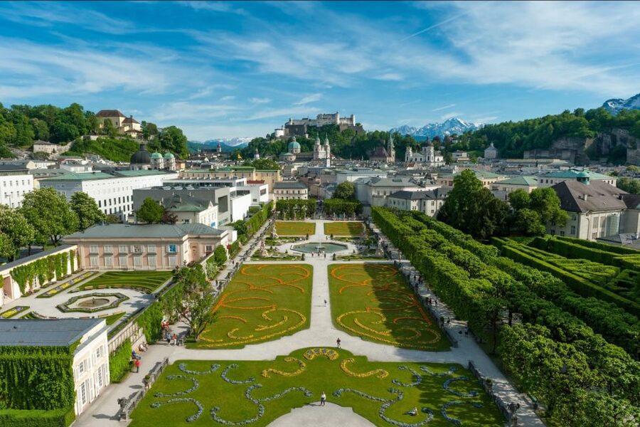 From Vienna: Salzburg and Alpine Lakes Full-Day Trip - The early start and meeting point in Vienna