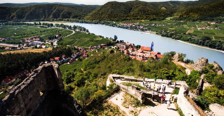 From Vienna: Wachau Valley Day Tour with Wine Tasting - Leaving Vienna for the Wachau Valley