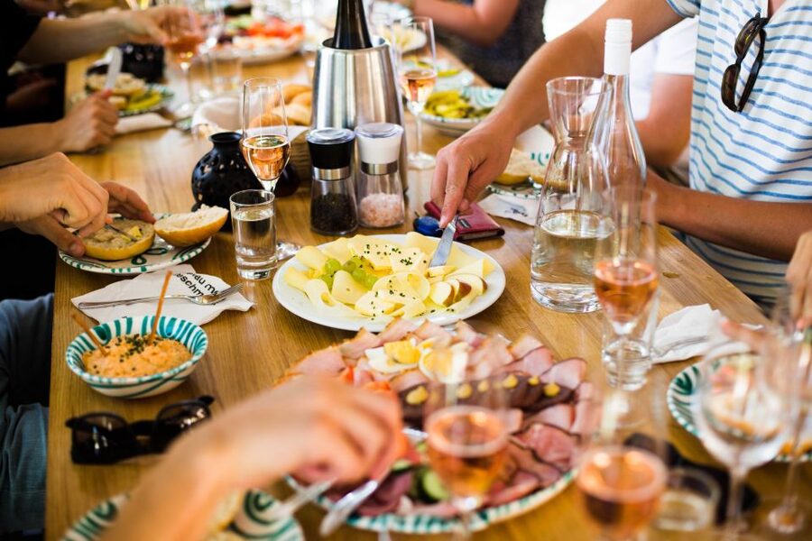 From Vienna: Wachau Valley Day Tour with Wine Tasting - Lunch in Weißenkirchen and the local tavern tradition