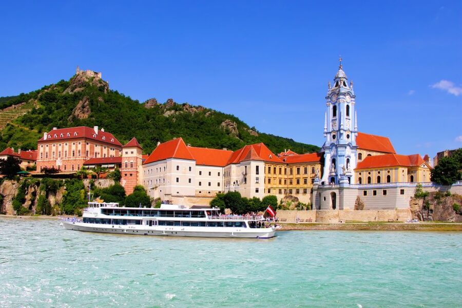 From Vienna: Wachau Valley Day Tour with Wine Tasting - The second winery and a clearer taste of Austrian whites