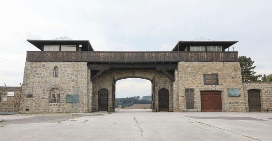 Full-Day Private Trip from Vienna to Mauthausen Memorial - Arriving at the Wiener-Graben Quarry