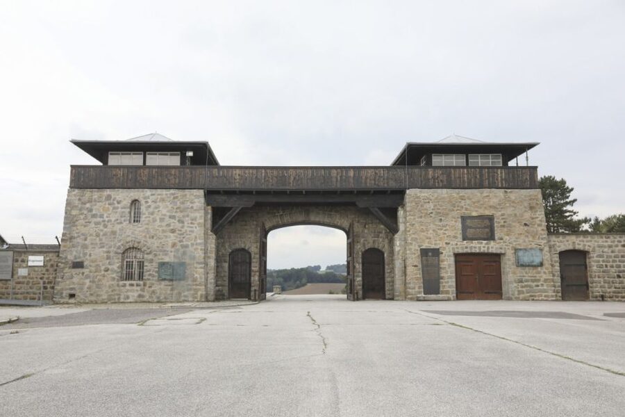 Full-Day Private Trip from Vienna to Mauthausen Memorial - Starting the day in a private air-conditioned vehicle
