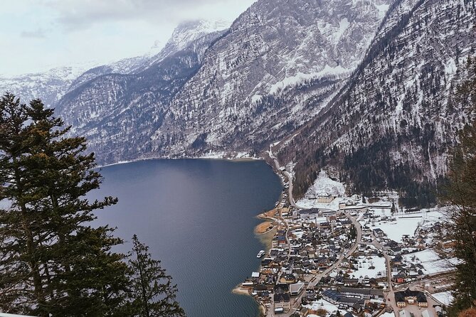 Hallstatt Small-Group Day Trip from Vienna - Arriving in Hallstatt and meeting the local guide