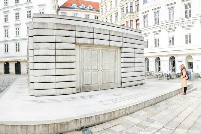 Historical Hitler Walking Tour of Vienna - Hitler and the Academy of Fine Arts