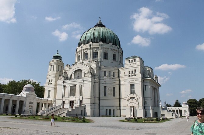 Mobile puzzle rally tour at the Vienna Central Cemetery - Starting at Zentralfriedhof’s Second Gate