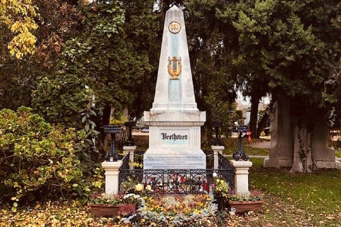 Mobile puzzle rally tour at the Vienna Central Cemetery - Weather, Walking, and Practical Comfort