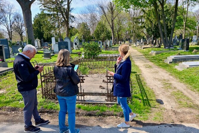 Mobile puzzle rally tour at the Vienna Central Cemetery - How the Mobile Puzzles Shape the Visit