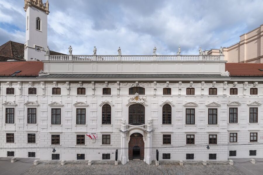 Palais Lobkowitz Audio Guide Tour - Baroque architecture before the artworks