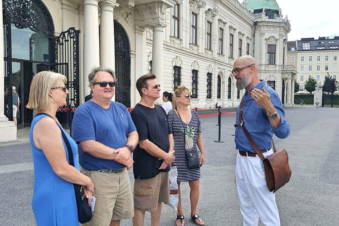 Private Belvedere Palace and Museum Tour - Walking through the Belvedere gardens