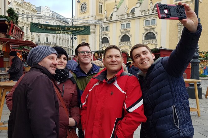 Private City Discovery walk - Historical Treasure hunt - What the Smartphone Game Feels Like