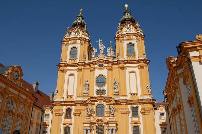 Private Day Tour Trip Salzburg Hallstatt and Melk from Vienna - Lake Wolfgang and Sankt Gilgen: a ten-minute pause that matters