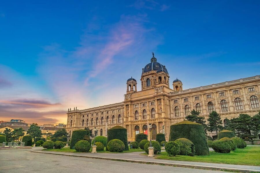 Private day trip from Budapest to Vienna and back - Schönbrunn Palace and its gardens