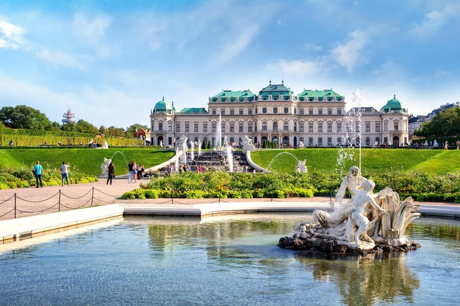 Private day trip from Budapest to Vienna and back - Hofburg Palace, the Opera, and the Ringstrasse