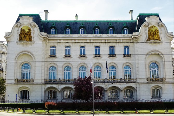 Private Klimt & Vienna Art Walk — From Baroque to Secession - Naschmarkt for a practical finish