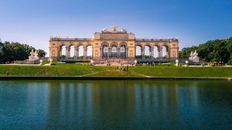 Private Schönbrunn Palace Tour: Entrance included - Meeting Your Guide at the Group Center