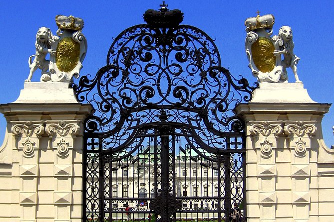 Private Vienna Highlights History Walk — WWII and Post War Vienna - A tram ride turns the Ringstraße into a history lesson
