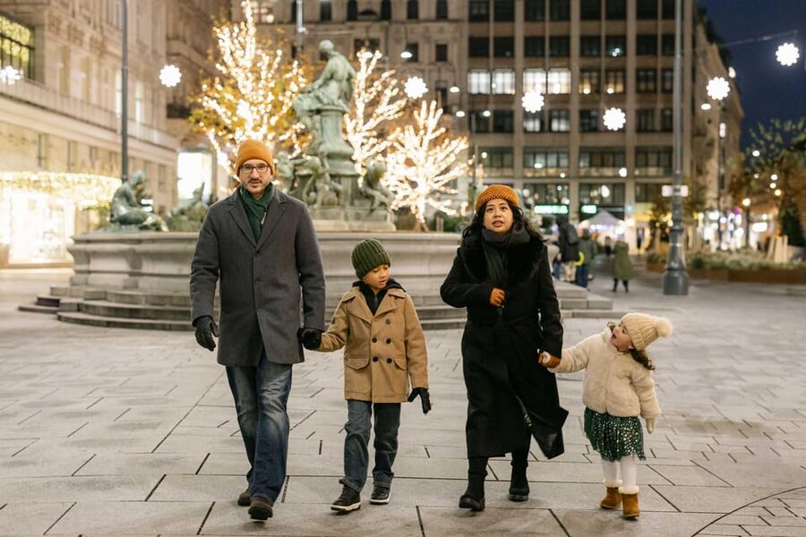 Professional Photoshooting in Vienna - Hofburg Palace and Michaelerplatz