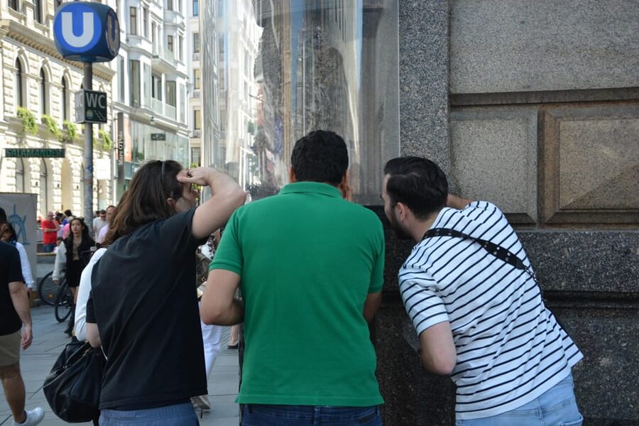 Riddle Tour: Explore the Hidden Gems of Vienna - Following the Basilisk story at Hoher Markt