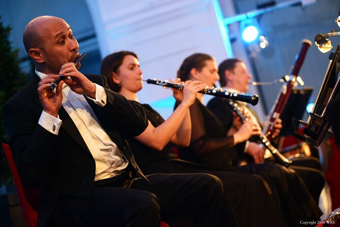 Schönbrunn Palace Concerts in Vienna - The interval, drinks, and coat check