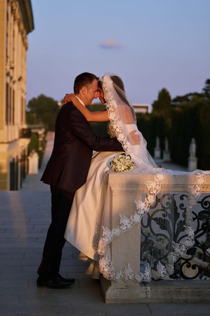 Schönbrunn Palace Private Photoshooting tour - What the 60-photo package means in practice