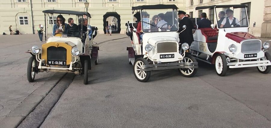 Sightseeing tour in electric vintage car (up to 5 people) - A private ride through Vienna’s grand center