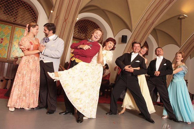 Skip the Line: Austrian Dinner Show Ticket in Vienna - Third scene: The Blue Danube finale